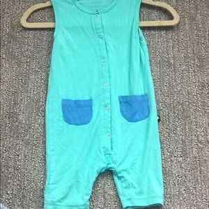 Sleeveless baby snap up onesie
